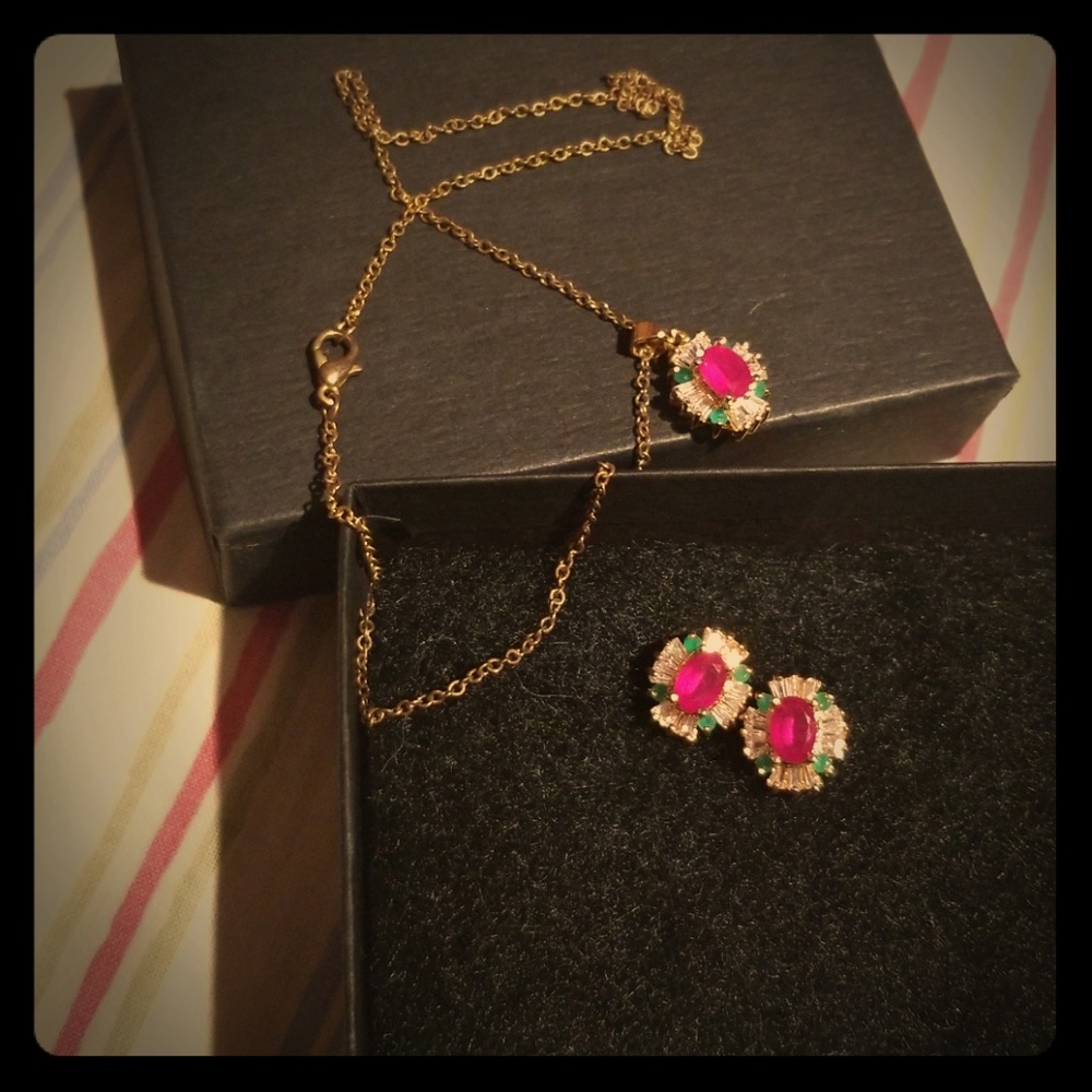 Pendent and studs